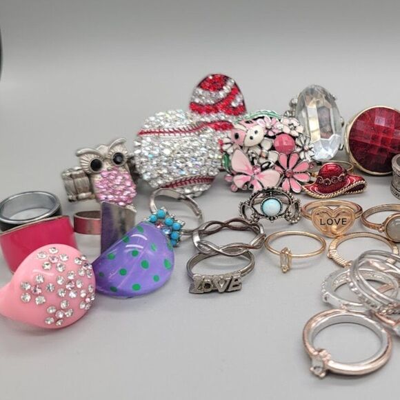 Large Lost Of Costume Rings - Picture 2 of 7